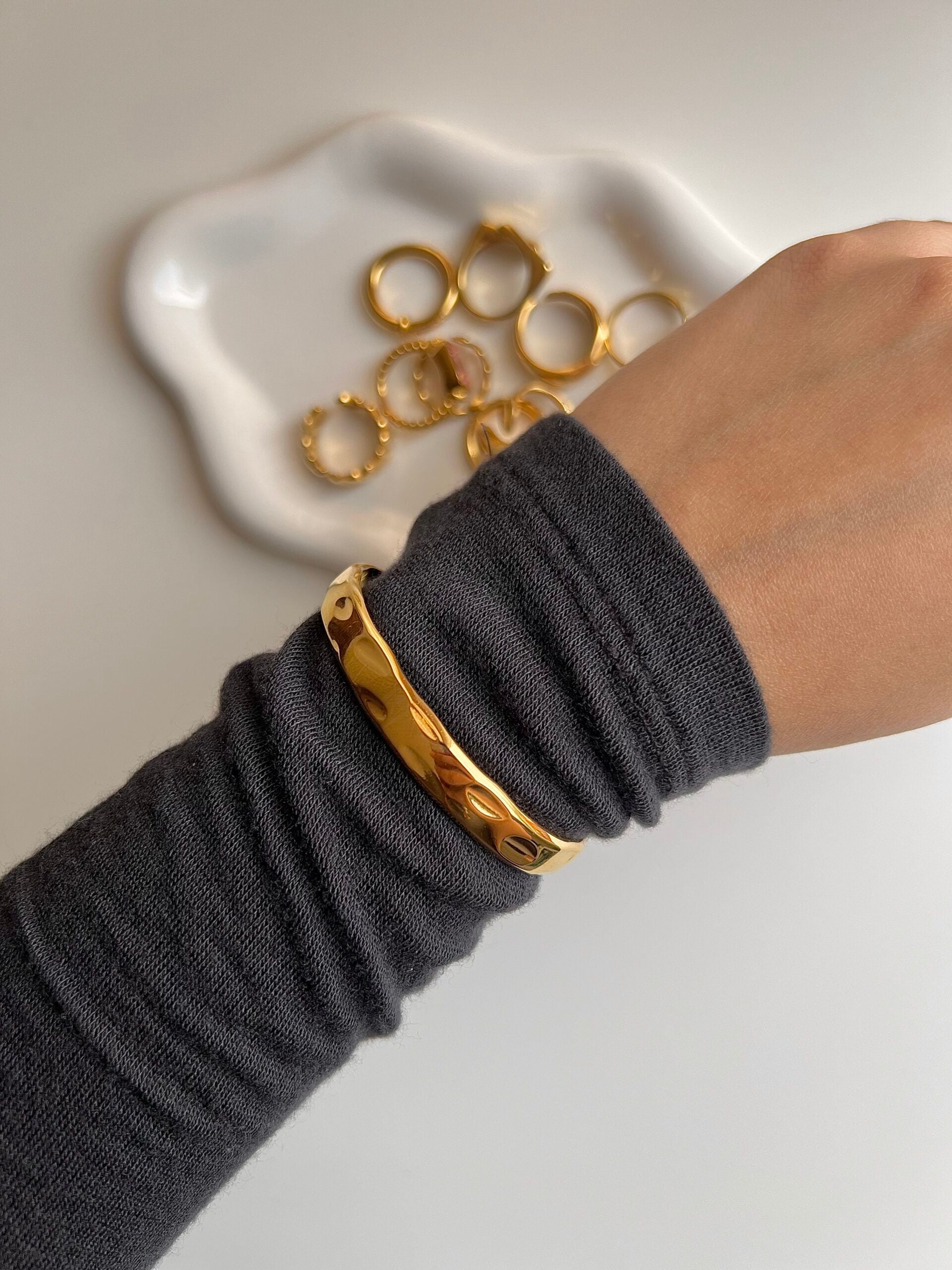 The Everyday Bangle (C-shaped Adjustable)
